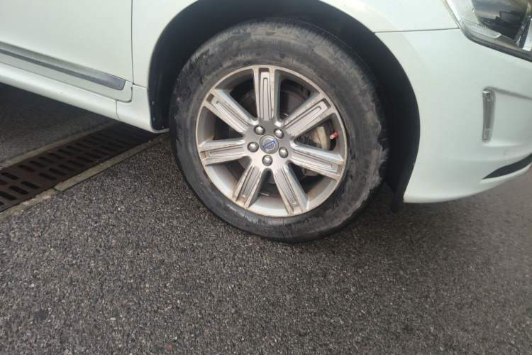 Used Volvo XC60 2016 T5 AWD Zhiyuan Edition Right Front Wheel Hub
