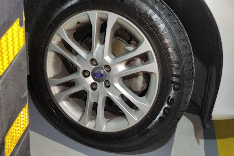 Used Volvo XC60 2016 T5 Smart Upgrade Model Right Front Wheel Hub