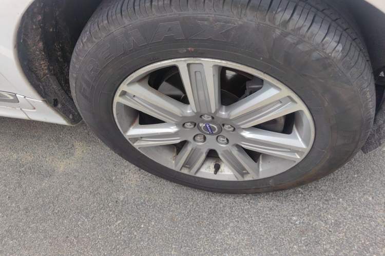 Used Volvo XC60 2016 T5 Smart Version Right Front Wheel Hub