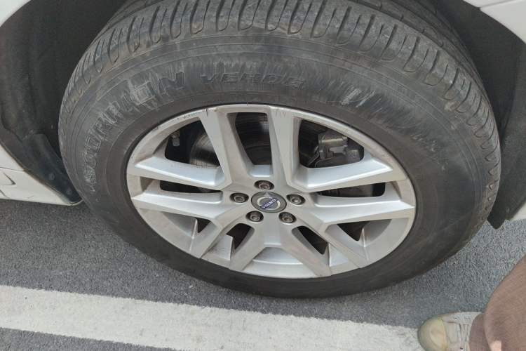 Used Volvo XC60 2016 T5 Smart Upgrade Model Right Front Wheel Hub