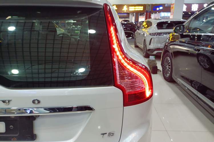 Used Volvo XC60 2016 T5 Smart Upgrade Model Right Rear Taillight