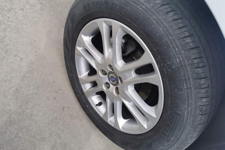 Used Volvo XC60 2016 T5 Smart Upgrade Model Right Rear Wheel Hub