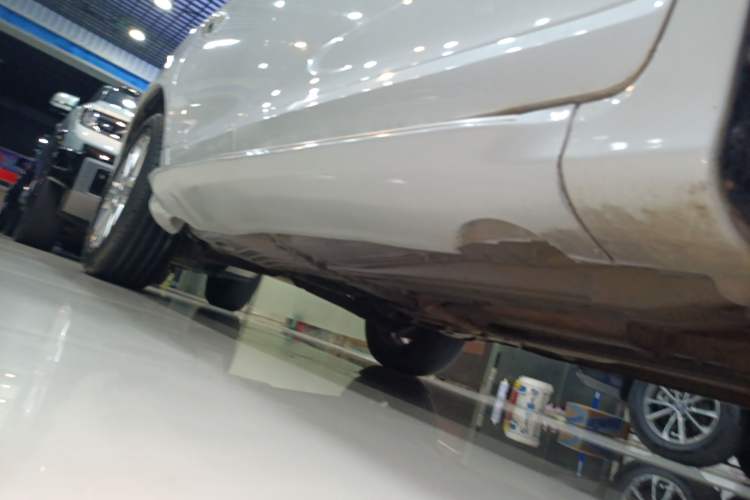 Used Volvo XC60 2016 T5 Smart Upgrade Model Right Side Sill