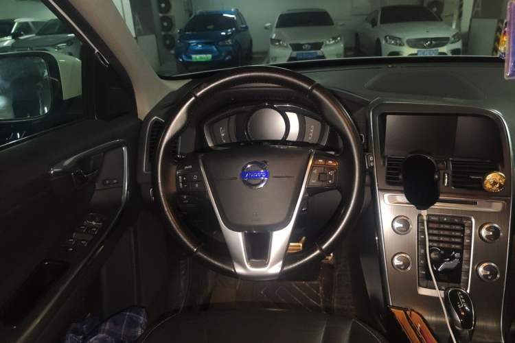 Used Volvo XC60 2016 T5 Smart Version Steering Wheel