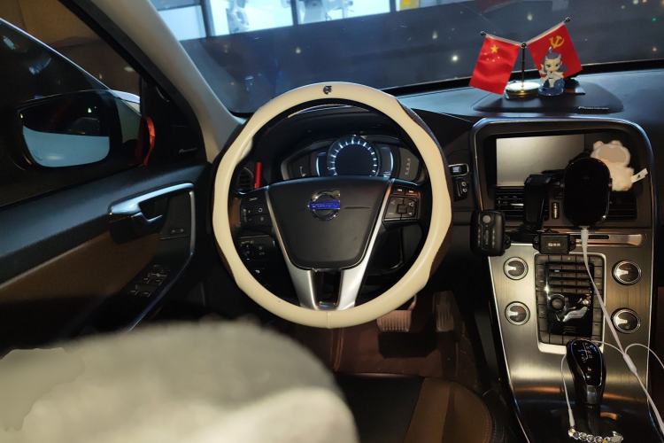Used Volvo XC60 2016 T5 Smart Version Steering Wheel