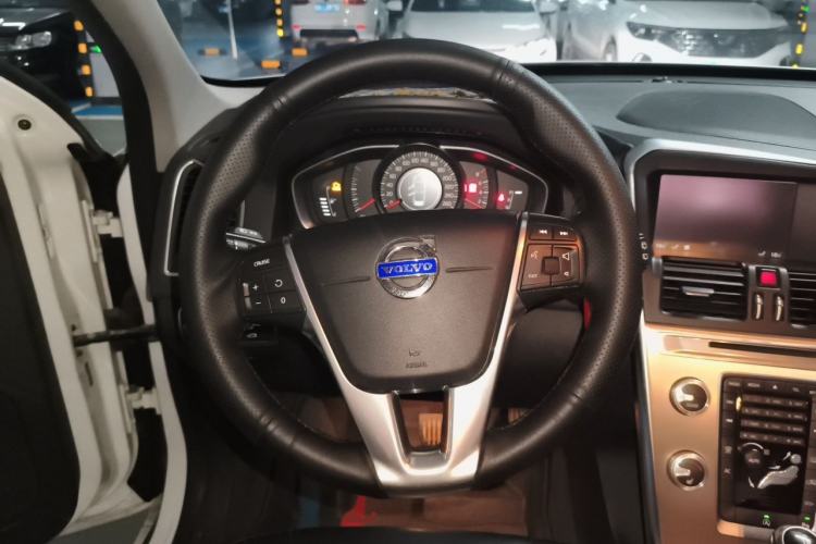 Used Volvo XC60 2016 T5 Smart Version Steering Wheel