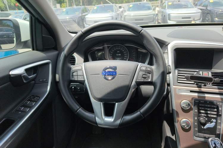 Used Volvo XC60 2016 T5 Smart Upgrade Model Steering Wheel