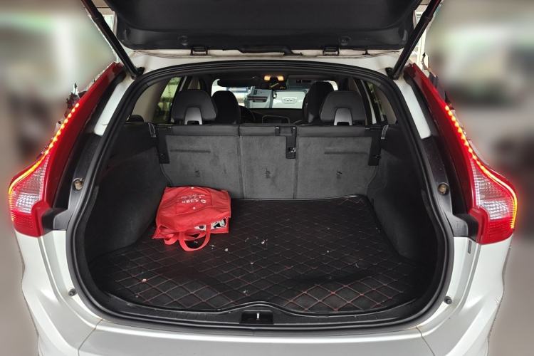 Used Volvo XC60 2016 T5 Smart Drive Edition Trunk
