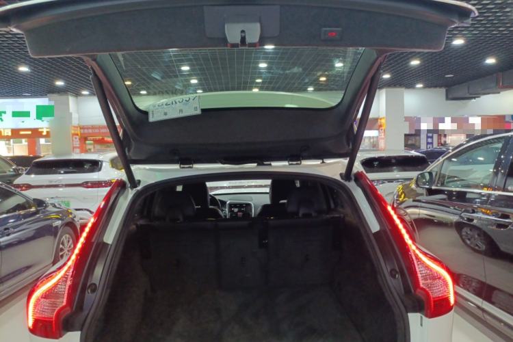 Used Volvo XC60 2016 T5 Smart Upgrade Model Trunk