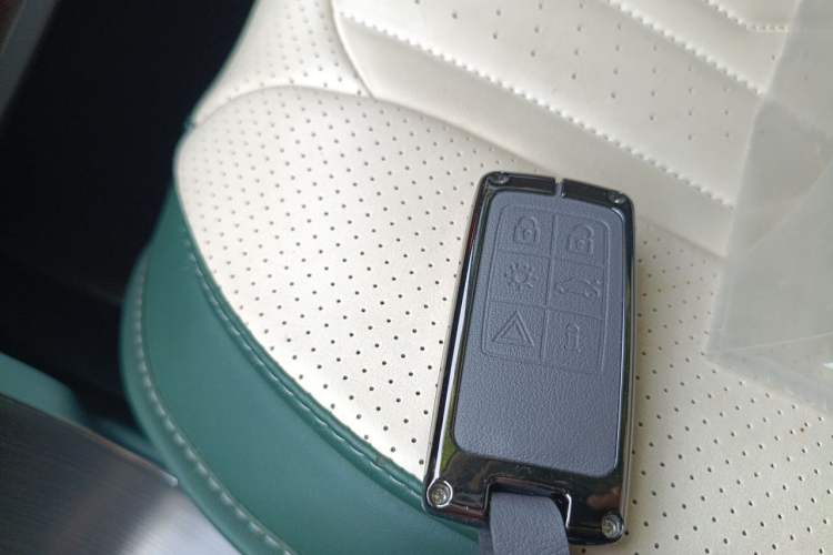 Used Volvo XC60 2016 T5 Smart Version Vehicle Key