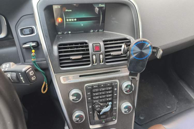 Used Volvo XC60 2016 T5 Smart Version Audio And AC Panel