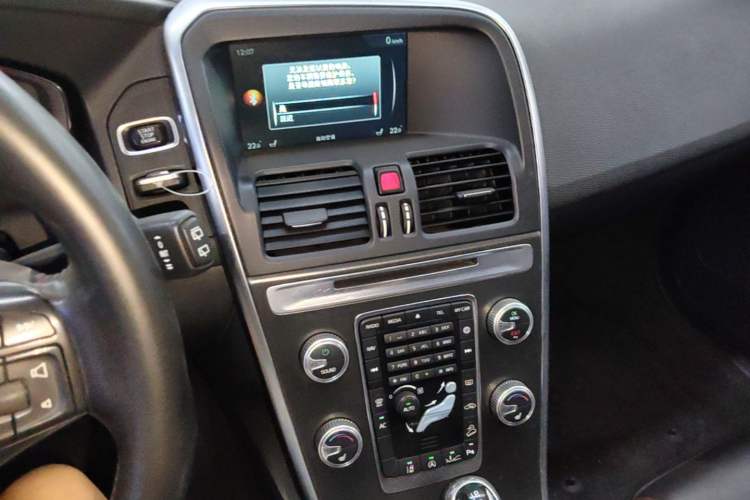 Used Volvo XC60 2016 T5 AWD Zhiyuan Edition Audio And AC Panel