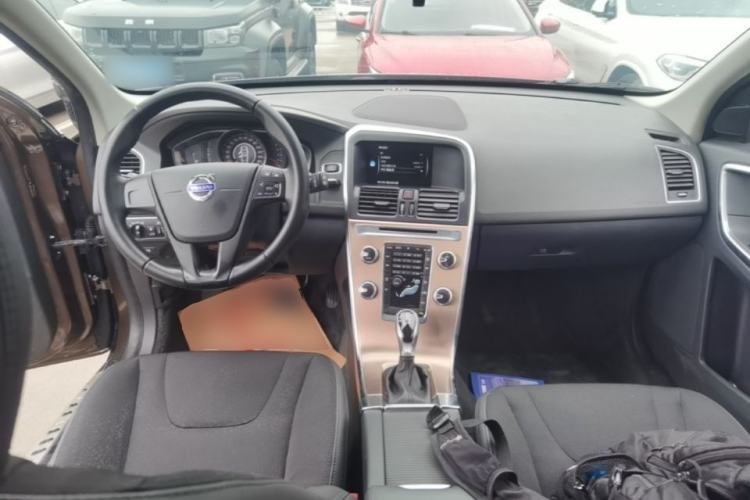 Used Volvo XC60 2016 T5 Smart Drive Edition Center Console