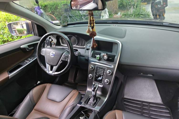 Used Volvo XC60 2016 T5 AWD Zhiyuan Edition Center Console
