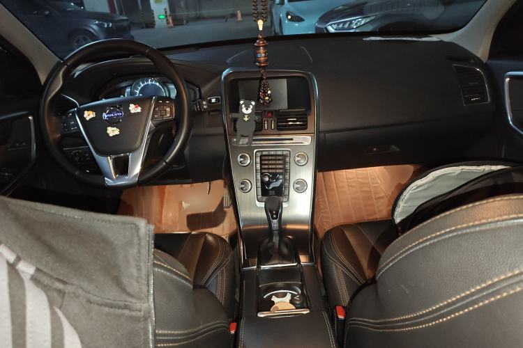Used Volvo XC60 2016 T5 AWD Zhiyuan Edition Center Console