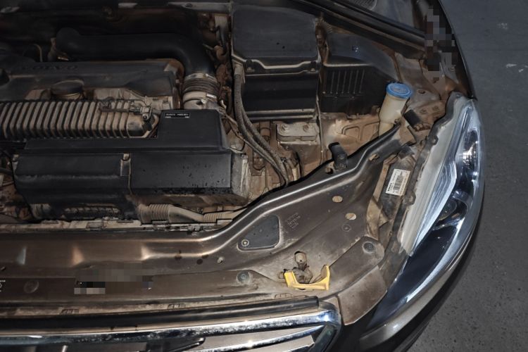 Used Volvo XC60 2016 T5 AWD Zhiyuan Edition Engine Bay Left