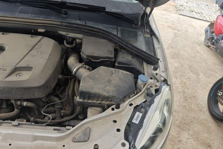 Used Volvo XC60 2016 T5 Smart Upgrade Model Engine Bay Left