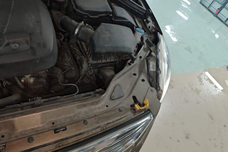 Used Volvo XC60 2016 T5 Smart Upgrade Model Engine Bay Left