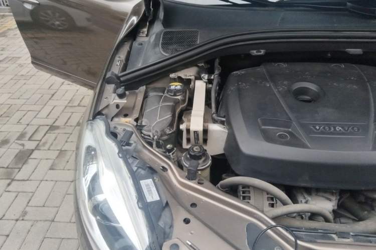 Used Volvo XC60 2016 T5 AWD Zhiyuan Edition Engine Bay Right