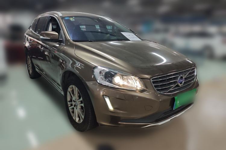 Used Volvo XC60 2016 T5 Smart Upgrade Model Front Right 45 Deg
