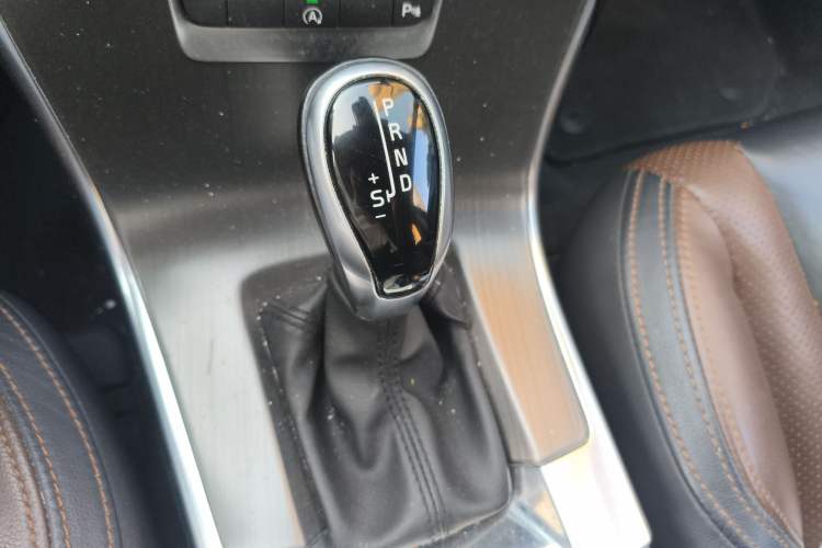Used Volvo XC60 2016 T5 Smart Version Gear Lever