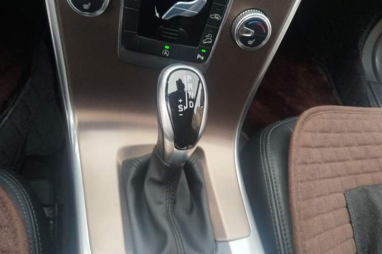 Used Volvo XC60 2016 T5 AWD Zhiyuan Edition Gear Lever