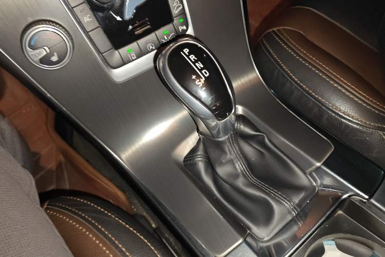 Used Volvo XC60 2016 T5 AWD Zhiyuan Edition Gear Lever