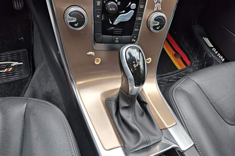 Used Volvo XC60 2016 T5 Smart Upgrade Model Gear Lever
