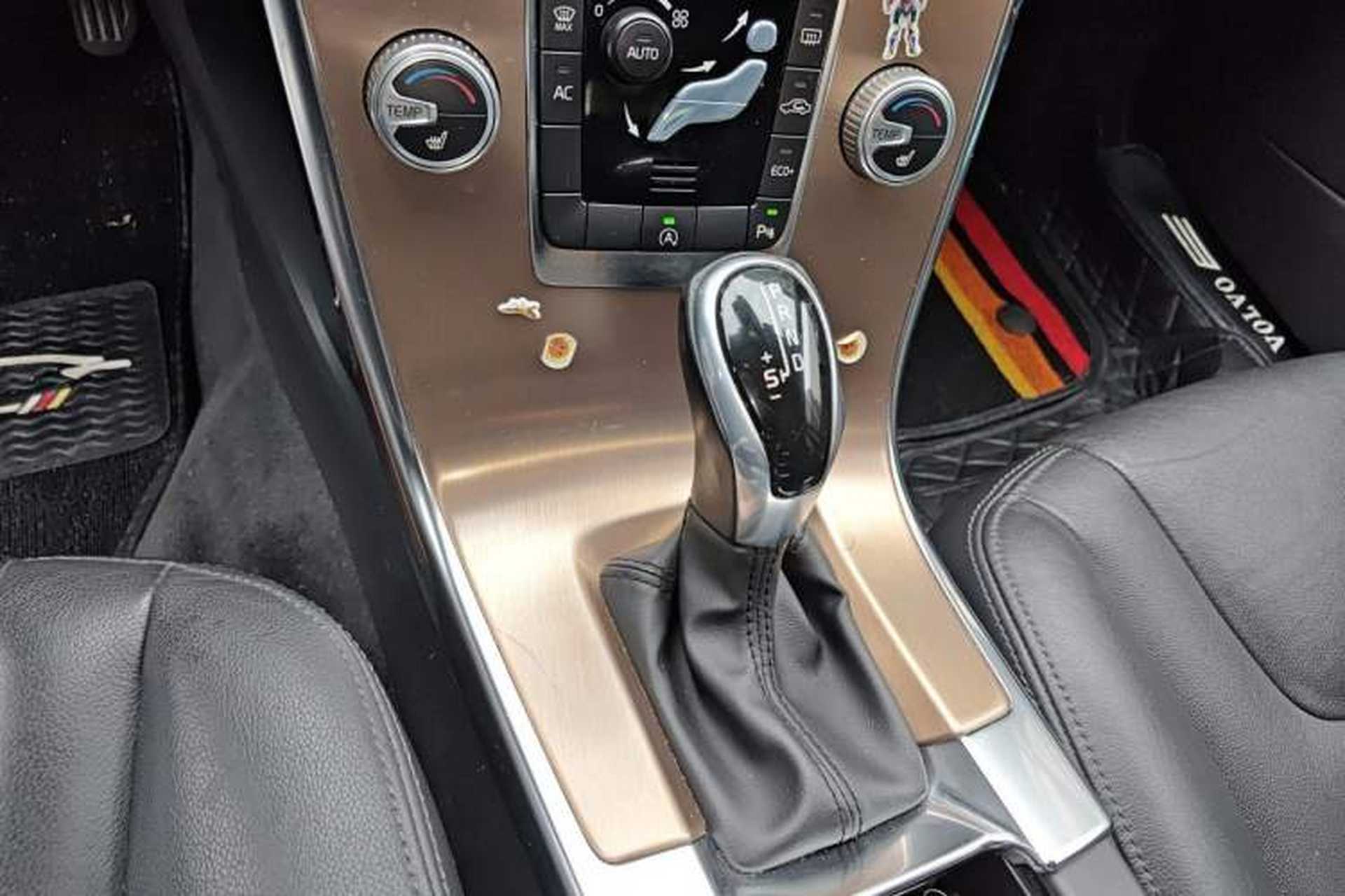 Used Volvo XC60 2016 T5 Smart Upgrade Model Gear Lever