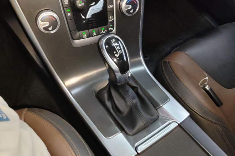 Used Volvo XC60 2016 T5 AWD Zhiyuan Edition Gear Lever