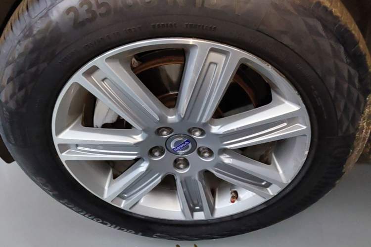 Used Volvo XC60 2016 T5 AWD Zhiyuan Edition Left Front Wheel Hub