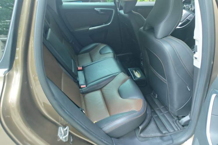 Used Volvo XC60 2016 T5 AWD Zhiyuan Edition Left Rear Seat