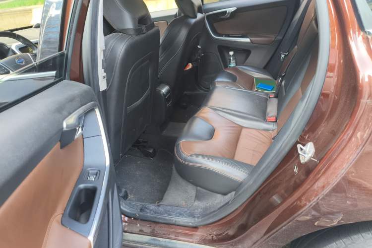 Used Volvo XC60 2016 T5 Smart Version Left Rear Seat