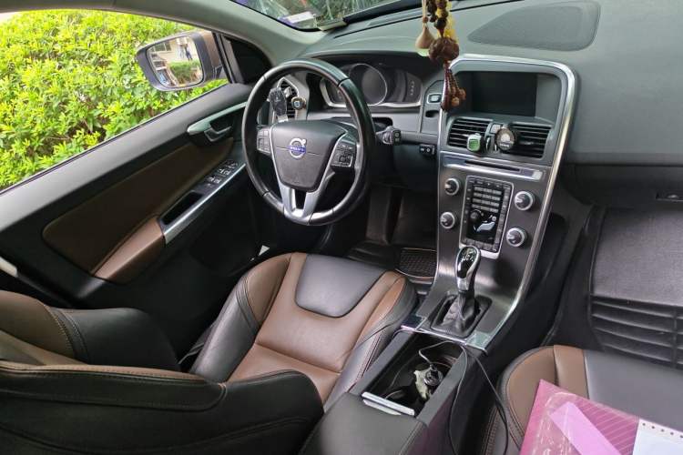 Used Volvo XC60 2016 T5 AWD Zhiyuan Edition Odometer Close Up