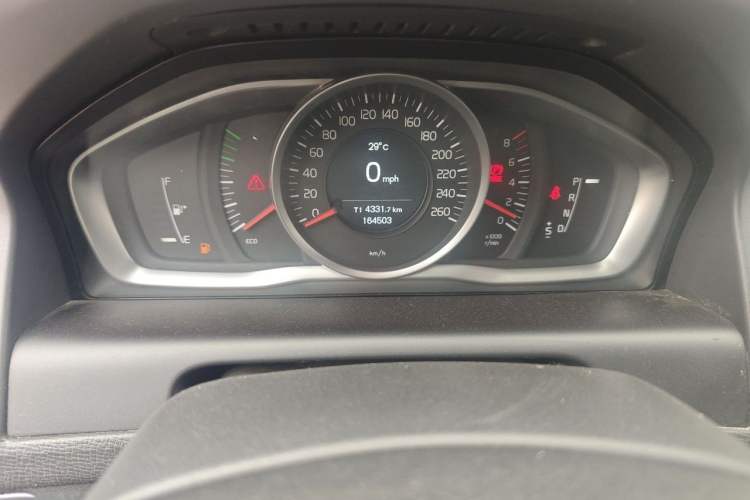 Used Volvo XC60 2016 T5 Smart Drive Edition Odometer Close Up