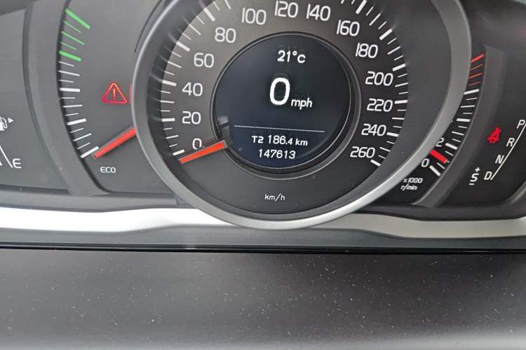 Used Volvo XC60 2016 T5 Smart Upgrade Model Odometer Close Up