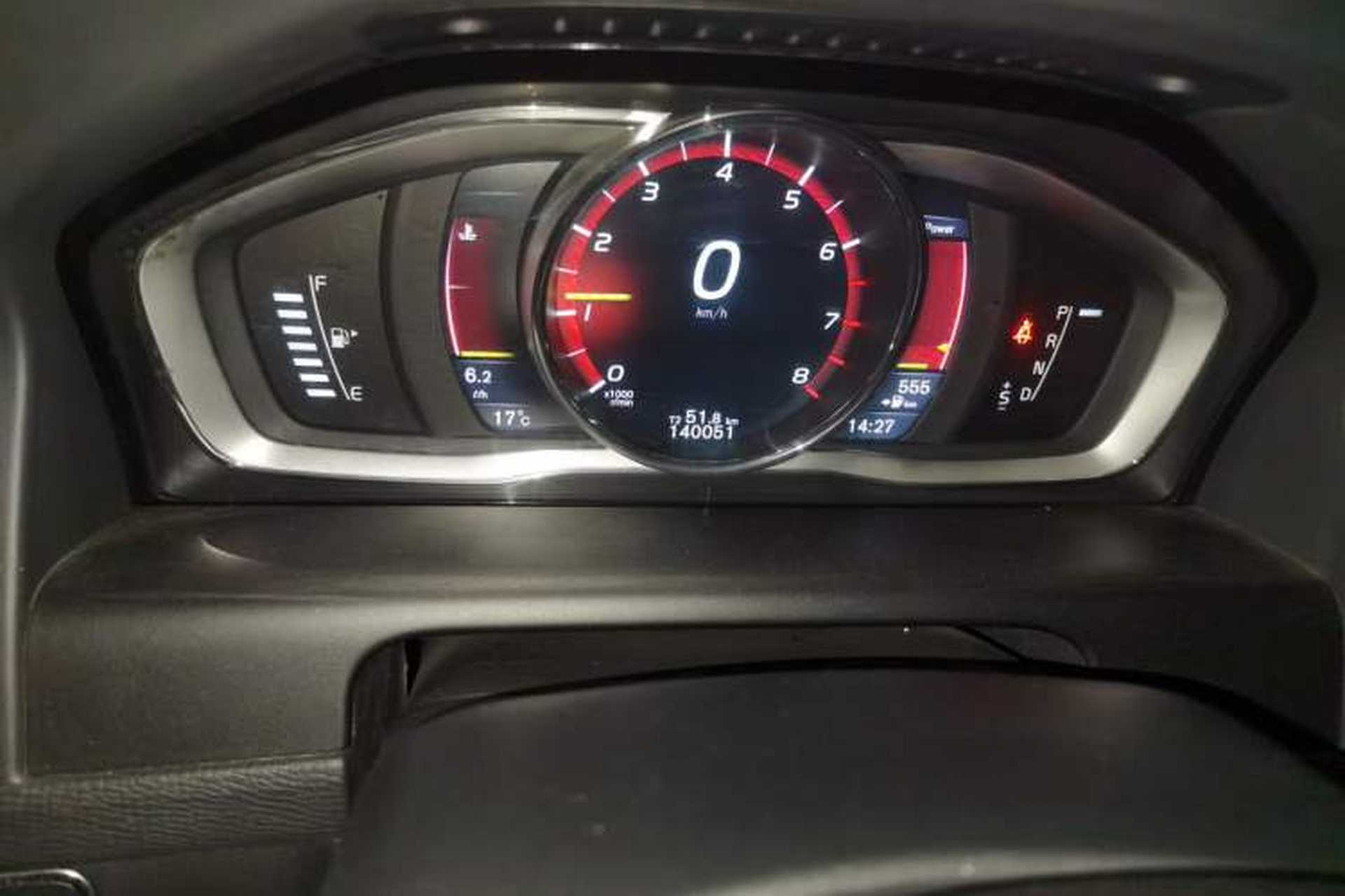 Used Volvo XC60 2016 T5 Smart Version Odometer Close Up