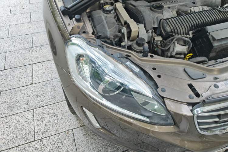 Used Volvo XC60 2016 T5 AWD Zhiyuan Edition Right Front Headlight