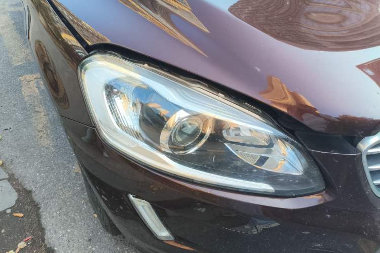 Used Volvo XC60 2016 T5 Smart Version Right Front Headlight