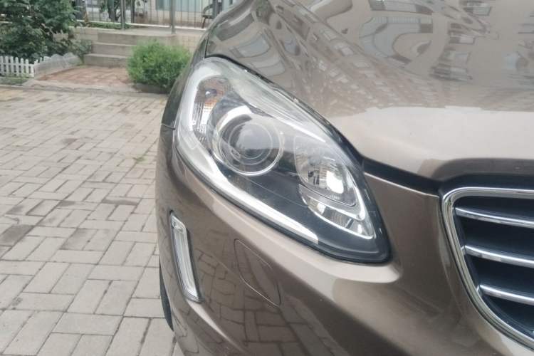 Used Volvo XC60 2016 T5 AWD Zhiyuan Edition Right Front Headlight