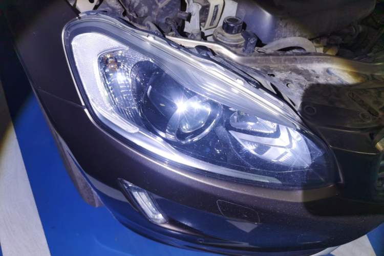 Used Volvo XC60 2016 T5 Smart Version Right Front Headlight