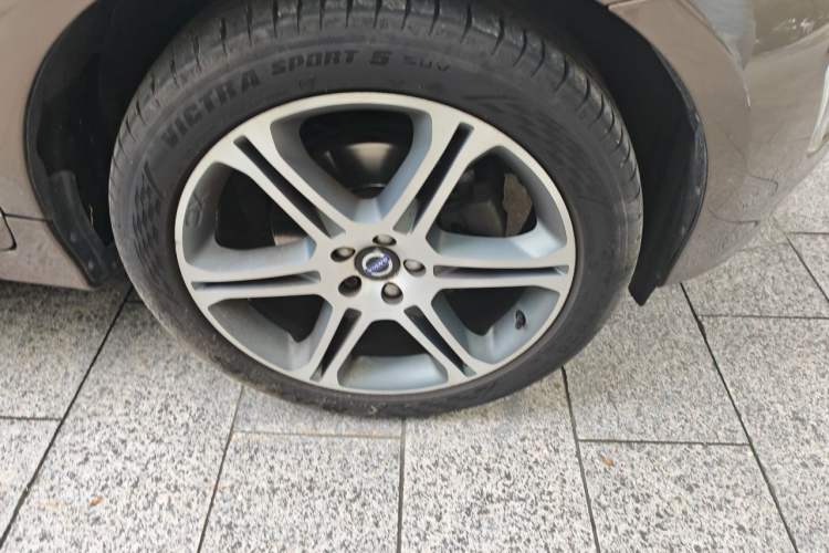 Used Volvo XC60 2016 T5 AWD Zhiyuan Edition Right Front Wheel Hub
