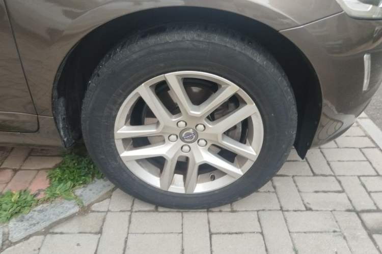 Used Volvo XC60 2016 T5 AWD Zhiyuan Edition Right Front Wheel Hub