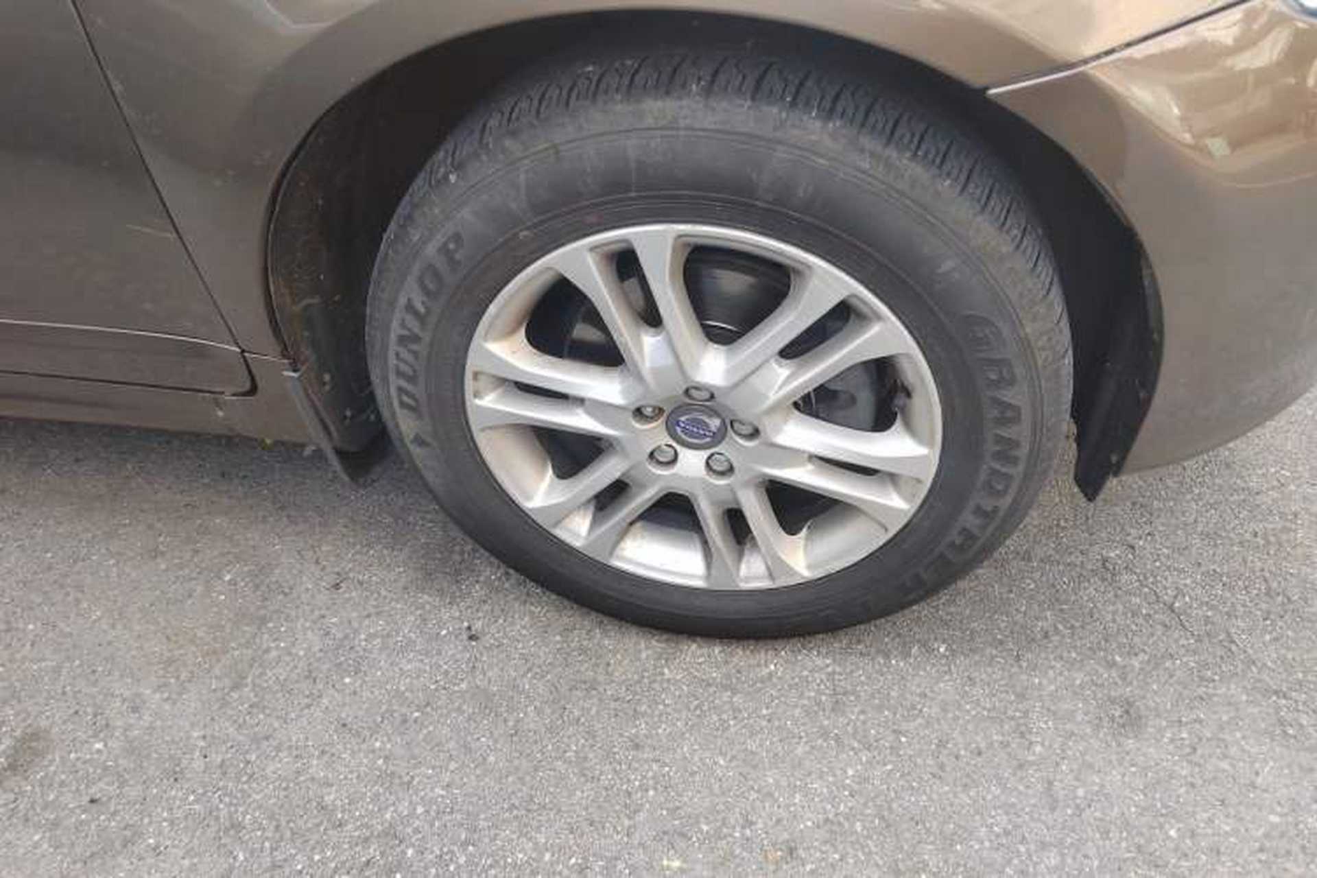 Used Volvo XC60 2016 T5 Smart Upgrade Model Right Front Wheel Hub