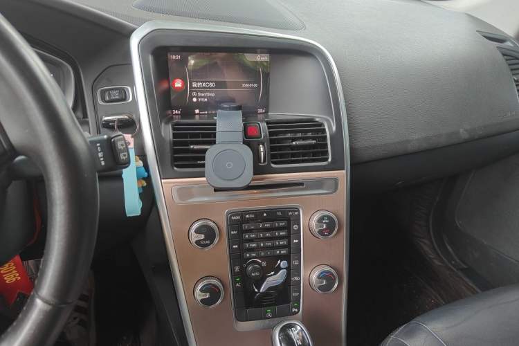 Used Volvo XC60 2017 T5 Smart Upgrade Edition Audio And AC Panel