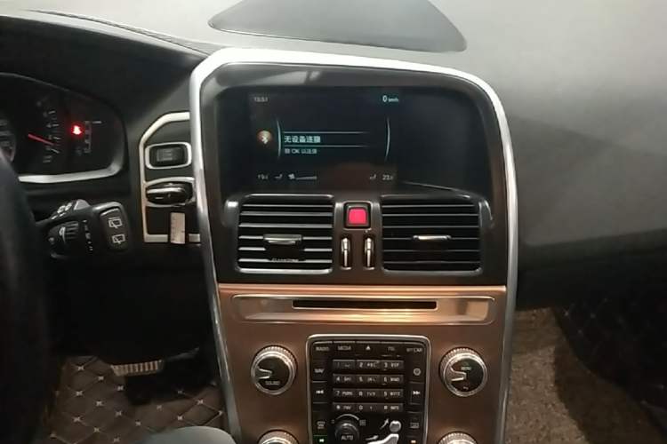 Used Volvo XC60 2017 T5 Smart Upgrade Edition Audio And AC Panel