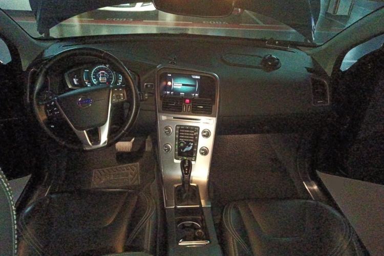 Used Volvo XC60 2017 T5 AWD Smart Upgrade Edition Center Console