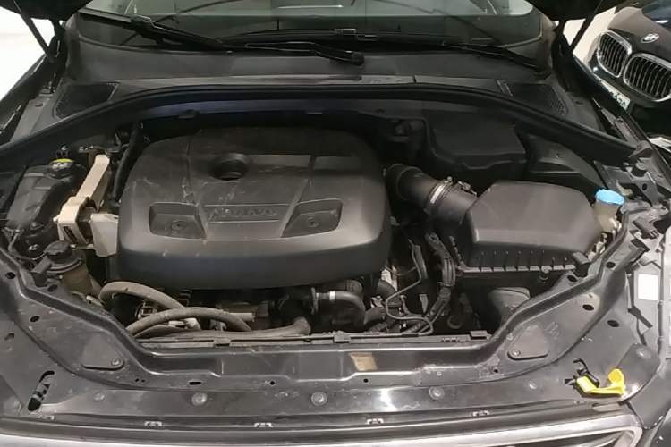 Used Volvo XC60 2017 T5 Smart Upgrade Edition Engine Bay