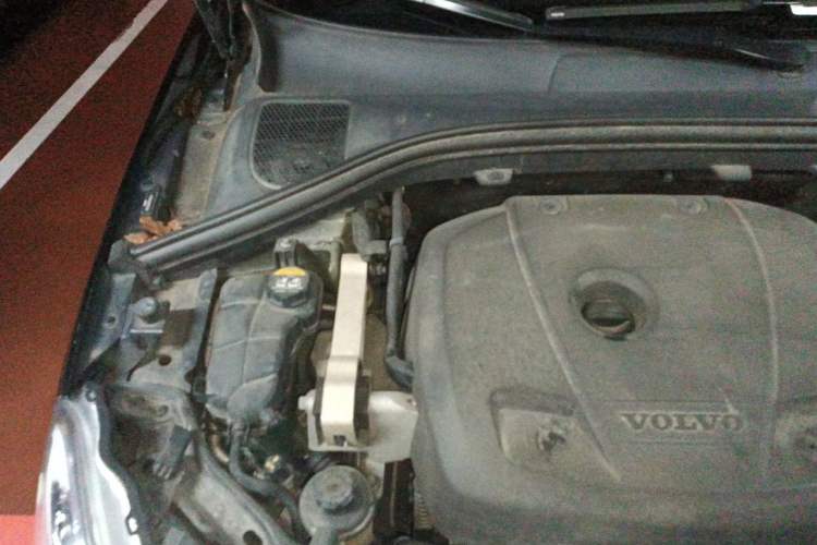 Used Volvo XC60 2017 T5 AWD Smart Upgrade Edition Engine Bay Right
