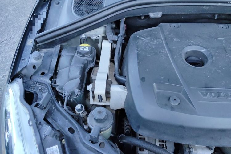 Used Volvo XC60 2017 T5 Smart Upgrade Edition Engine Bay Right